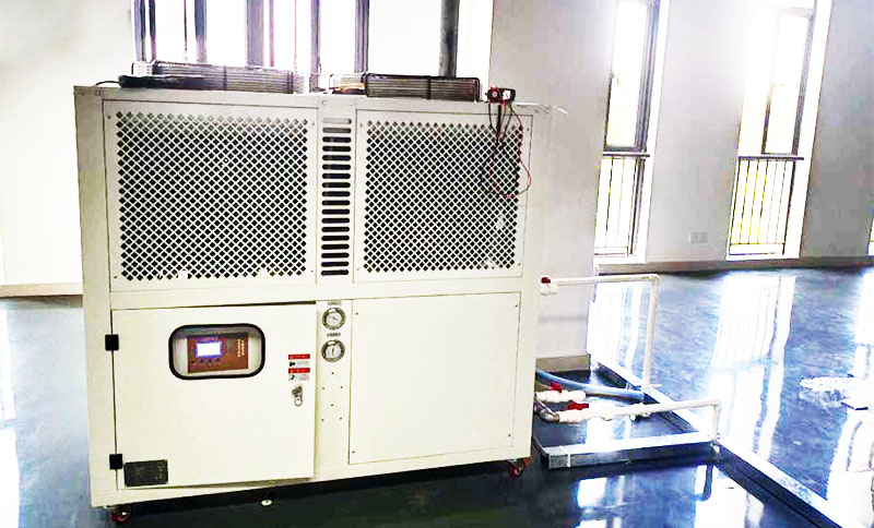 模具、吹塑、行業(yè)冷卻用箱體式冷水機(jī)